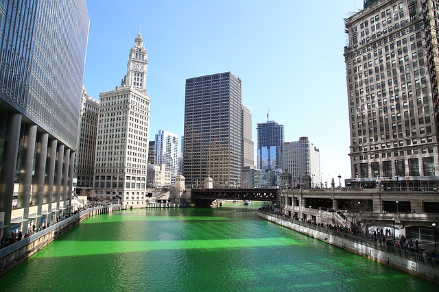 zbarvená řeka v Chicagu